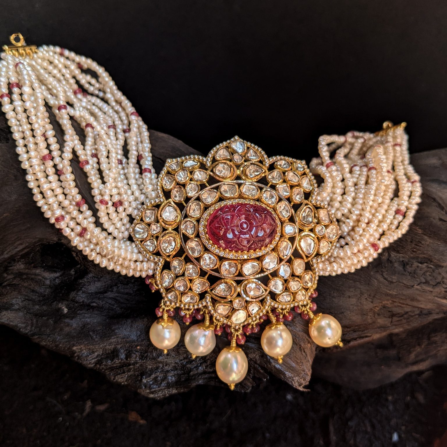 Joyalukkas - Dazzling Diwali At Joyalukkas! Eleganza - Uncut Diamond  Necklace Set - Rs. 2,30,000/- | Facebook