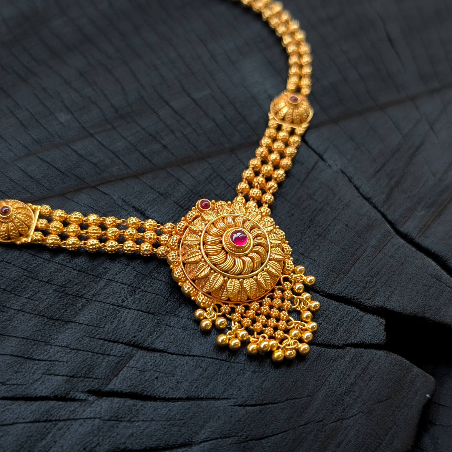 Necklace - Short - 2+3L Antique Floral Center Cob Ruby Necklace - Short - 2+3L Antique Floral Center Cob Ruby