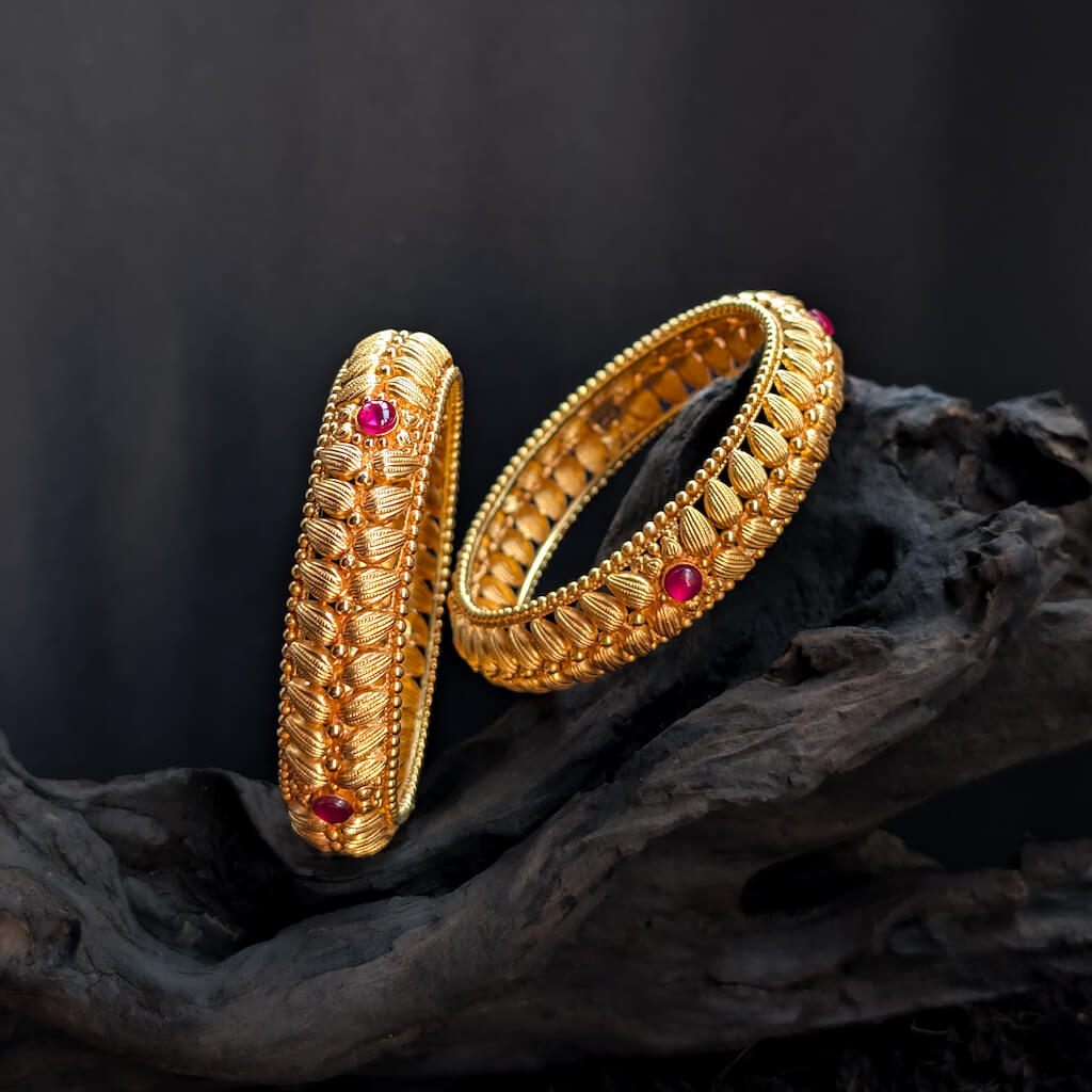 Bangle – Antique Mallige With Cob Ruby