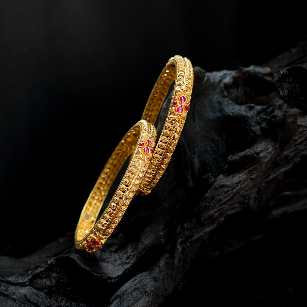 Bangle – Antique Pineapple With Cob Ruby